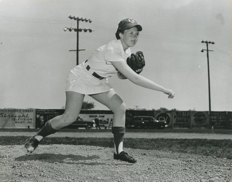 Gloria Cordes Pitching photograph