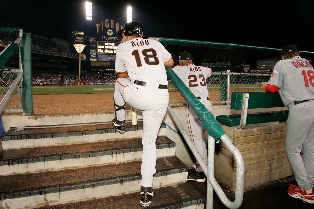 Moises and Felipe Alou in dugout