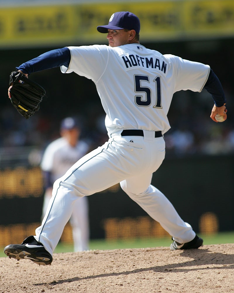 Trevor Hoffman pitches for Padres